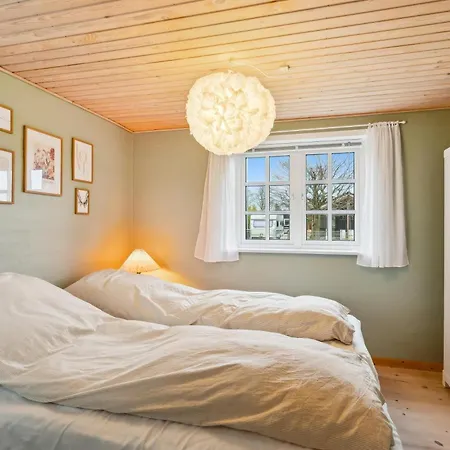 Дом отдыха Cosy Classic With A Large Natural Plot And Lovely Terrace Close To The Family-friendly Beach, Forest, Dunes And Local