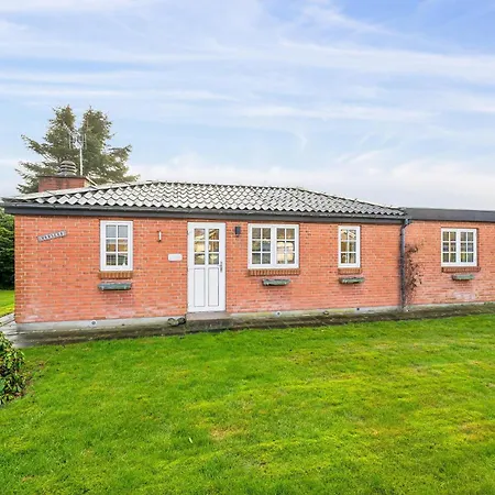Дом отдыха Cosy Classic With A Large Natural Plot And Lovely Terrace Close To The Family-friendly Beach, Forest, Dunes And Local Грена