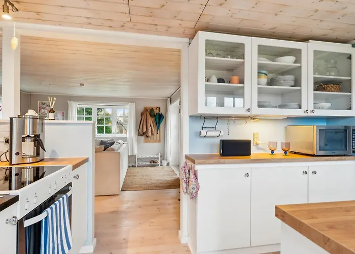 Cosy Classic With A Large Natural Plot And Lovely Terrace Close To The Family-friendly Beach, Forest, Dunes And Local Грена