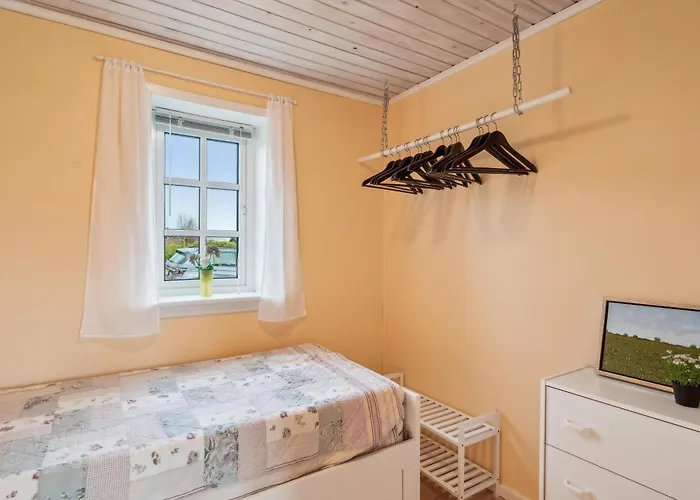 Дом отдыха Cosy Classic With A Large Natural Plot And Lovely Terrace Close To The Family-friendly Beach, Forest, Dunes And Local *