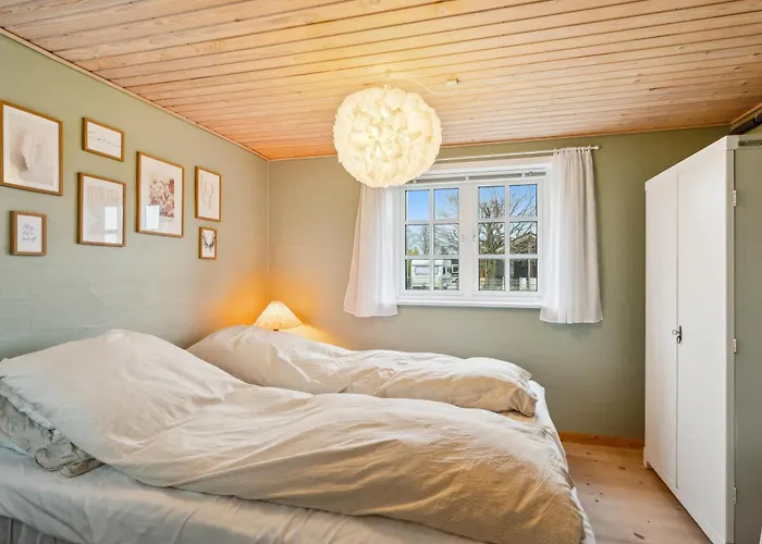 Дом отдыха Cosy Classic With A Large Natural Plot And Lovely Terrace Close To The Family-friendly Beach, Forest, Dunes And Local