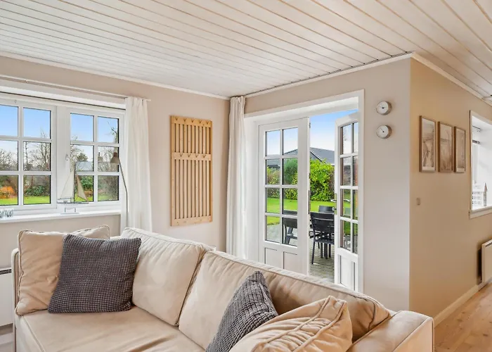 Cosy Classic With A Large Natural Plot And Lovely Terrace Close To The Family-friendly Beach, Forest, Dunes And Local Дом отдыха Грена