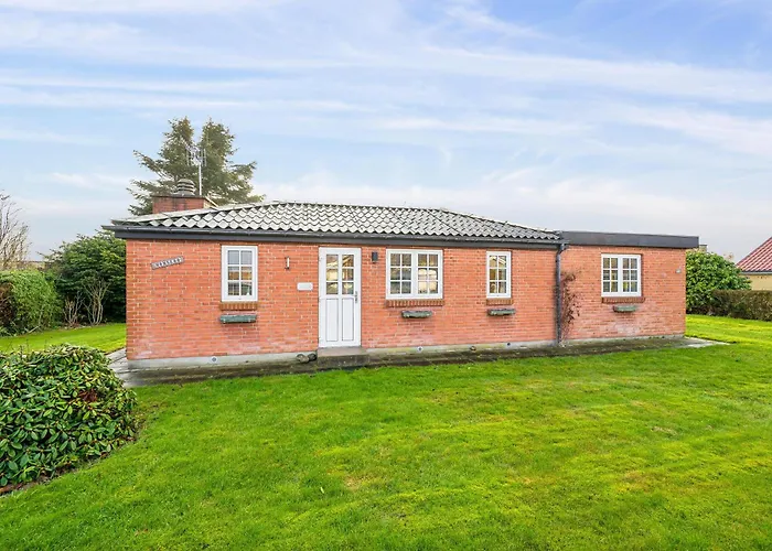Дом отдыха Cosy Classic With A Large Natural Plot And Lovely Terrace Close To The Family-friendly Beach, Forest, Dunes And Local Грена