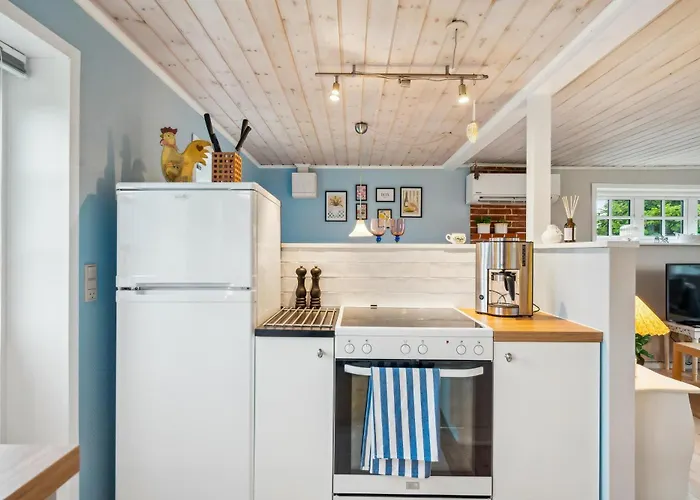 Cosy Classic With A Large Natural Plot And Lovely Terrace Close To The Family-friendly Beach, Forest, Dunes And Local Грена