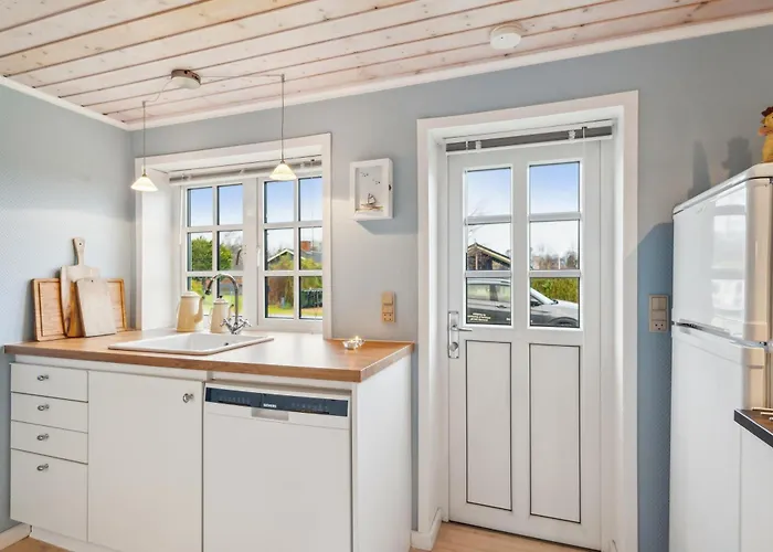 Cosy Classic With A Large Natural Plot And Lovely Terrace Close To The Family-friendly Beach, Forest, Dunes And Local Грена