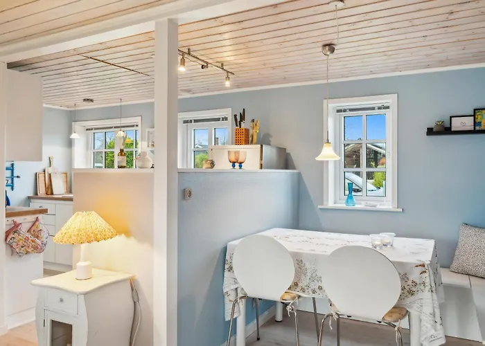 Cosy Classic With A Large Natural Plot And Lovely Terrace Close To The Family-friendly Beach, Forest, Dunes And Local Сasa de vacaciones *